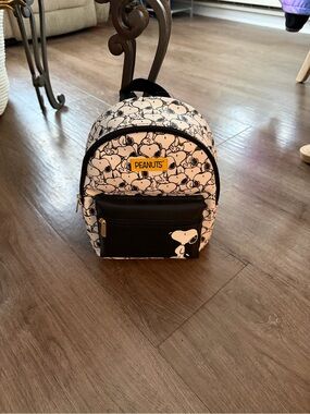 Peanuts NWT Kids Black & White Snoopy Mini Backpack